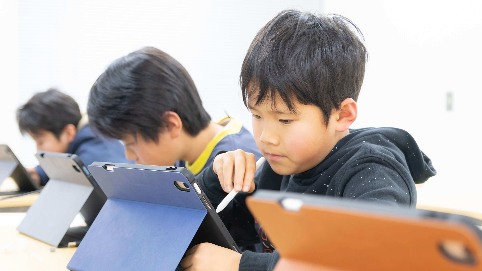 男の子と女の子の笑顔